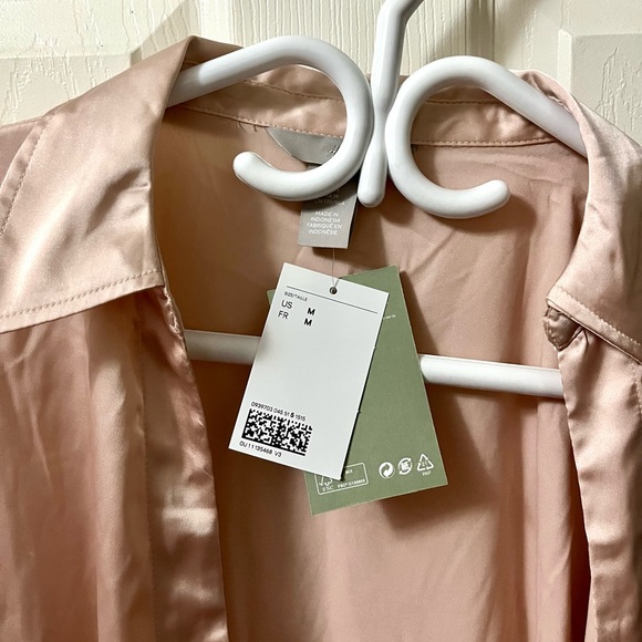 H&M V-Neck Blouse NWT M Light Pink - Picture 4 of 11